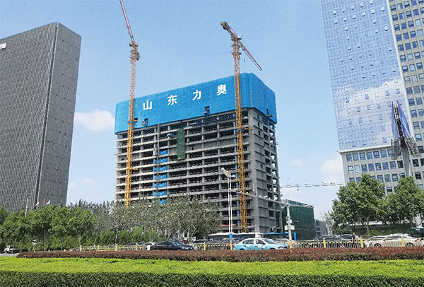 施工升降机厂家怎么选？从资质、产能到售后，采购前先看这五个维度